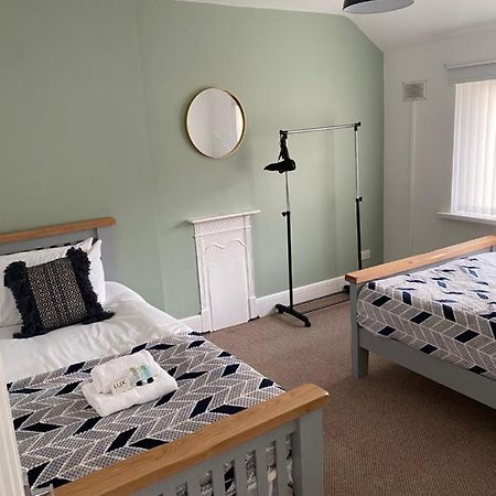 Вілла Springfield Retreat Risca Екстер'єр фото